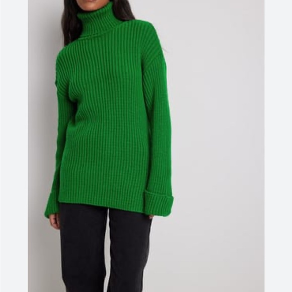 Green Turtleneck Sweater NWOT - Picture 2 of 4